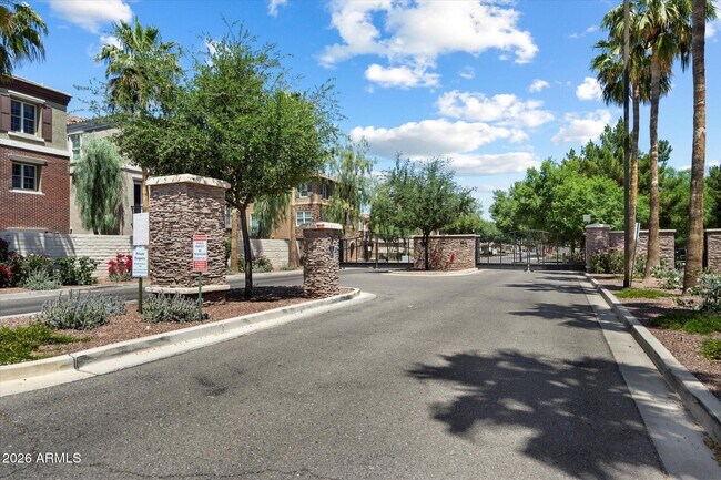 1823 East Chelsea Lane, Gilbert, AZ 85295 photo 2