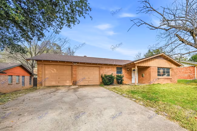 6921 Greenlee Street, Fort Worth, TX 76112 photo 2