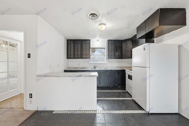 6921 Greenlee Street, Fort Worth, TX 76112 photo 5