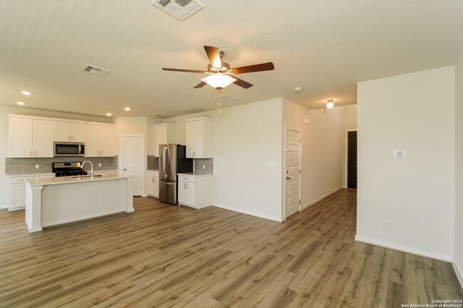 15062 PALM DESERT COURT San Antonio, TX 78247 photo 3