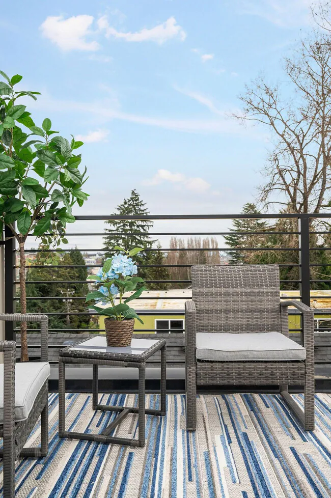 34 W Cremona St Seattle, WA 98119 photo 5