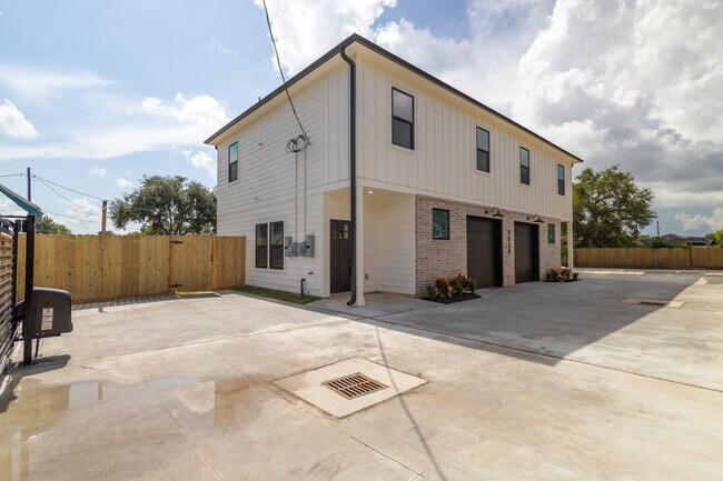 5036 Mallow Street, Houston, TX 77033 photo 5