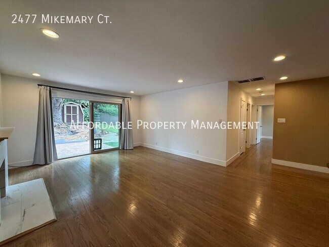 2477 Mikemary Ct photo 2