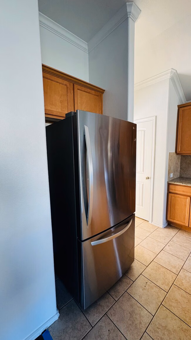112 Hendelson Ln Hutto, TX 78634 photo 4