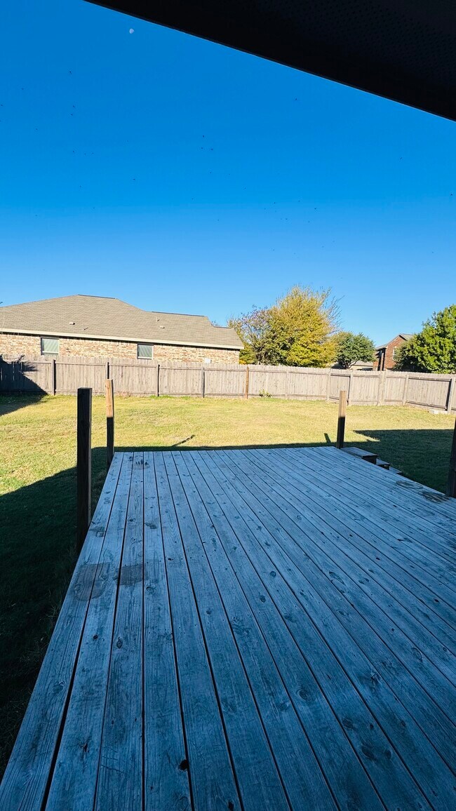 112 Hendelson Ln Hutto, TX 78634 photo 5