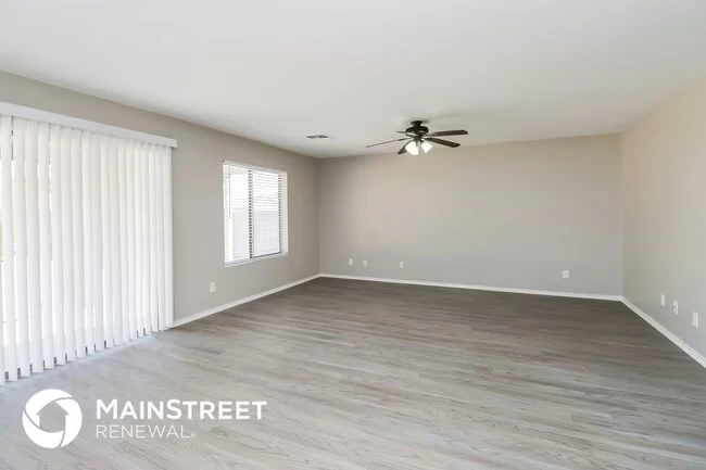 2221 N 105th Ave Avondale, AZ 85392 photo 3