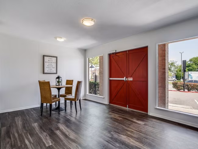 Greenbrier Apartments photo 5