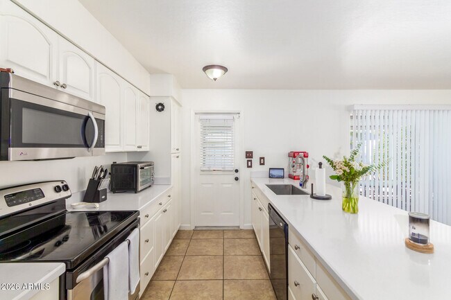 3312 S VENTURA Drive photo 3