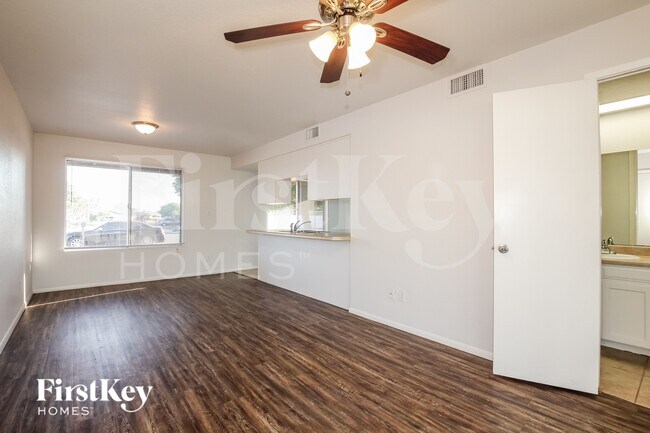 1708 W Behrend Dr Phoenix, AZ 85027 photo 5
