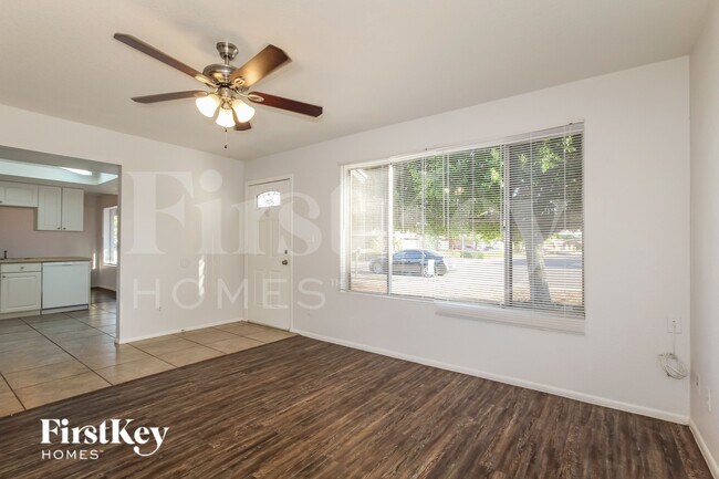 1708 W Behrend Dr Phoenix, AZ 85027 photo 2