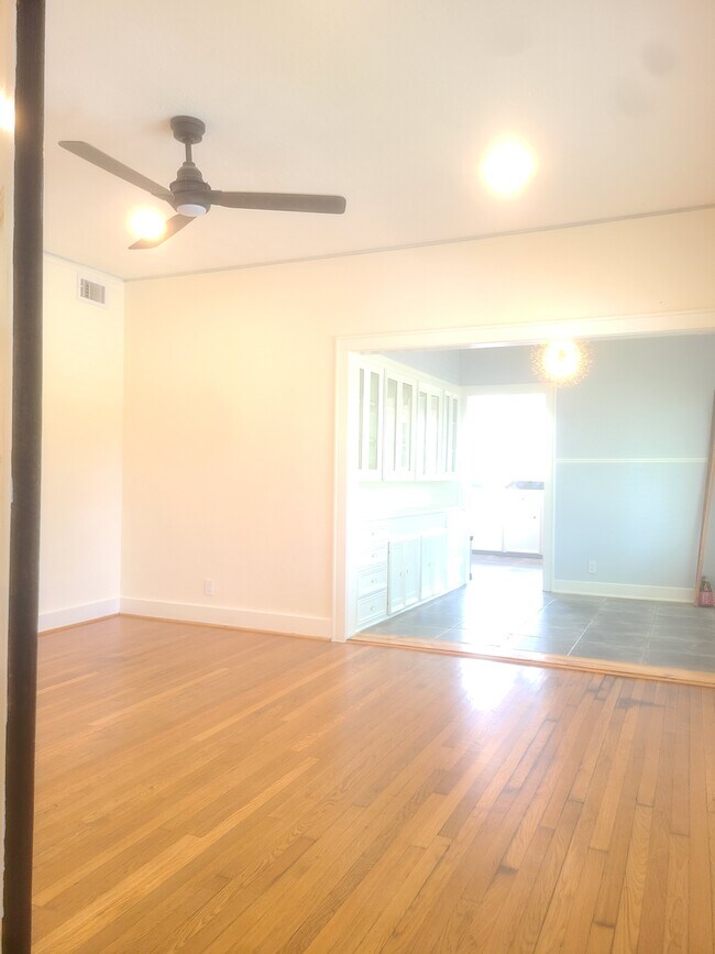 4703 Chenevert St Houston, TX 77004 photo 3