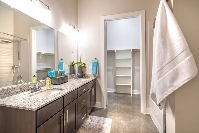 Lakeview Apartments photo 4