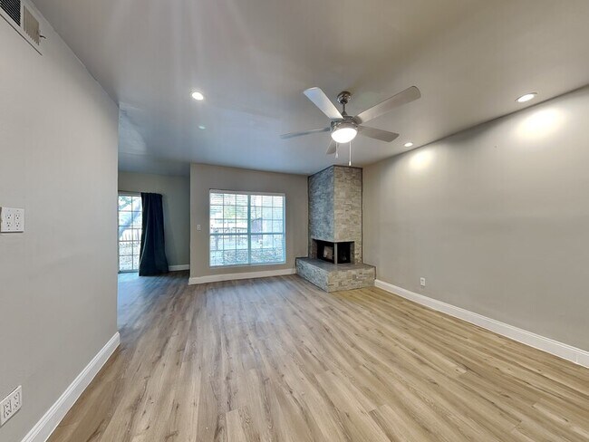 2986 Buttonwood Dr Carrollton, TX 75006 photo 2