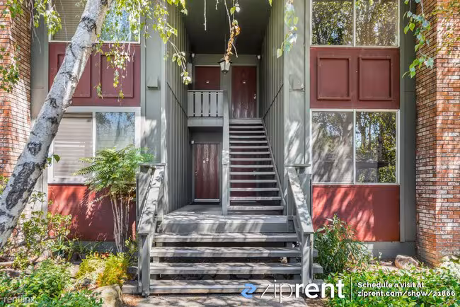99 E Middlefield Rd Mountain View, CA 94043 photo 4