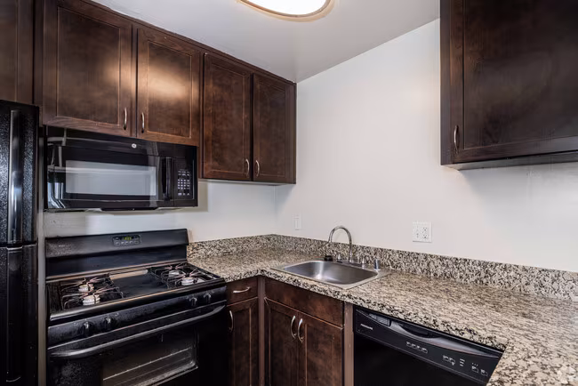 Westridge at Hilltop Apartments photo 4