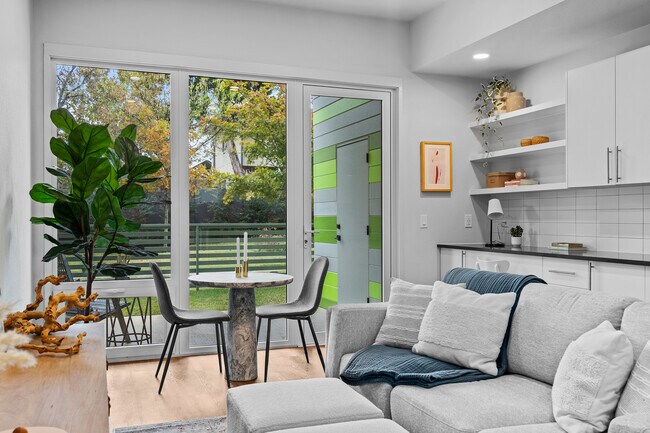 4004 Banister Ln Austin, TX 78704 photo 2