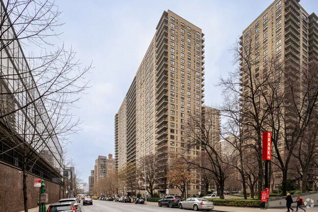 Lincoln Towers photo 4