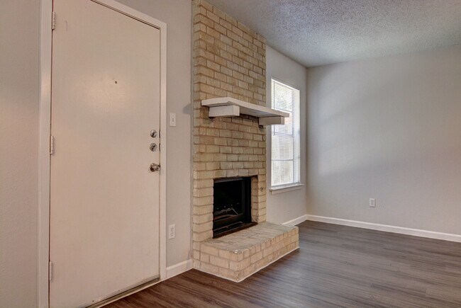 410 Vista West Court, Bastrop, TX 78602 photo 5