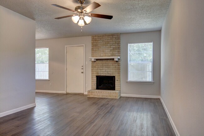 410 Vista West Court, Bastrop, TX 78602 photo 4