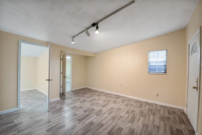 1614 Ryon Street, Houston, TX 77009 photo 4
