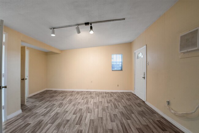 1614 Ryon Street, Houston, TX 77009 photo 5