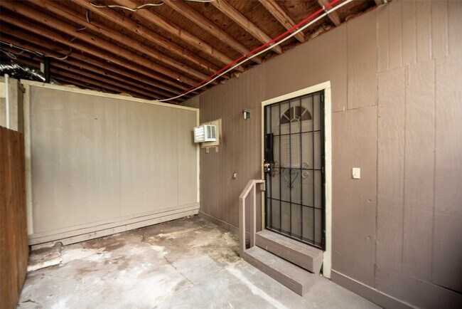1614 Ryon Street, Houston, TX 77009 photo 2