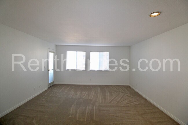 3520 Lebon Dr San Diego, CA 92122 photo 2