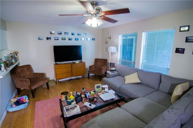 202 E 45th St Austin, TX 78751 photo 2