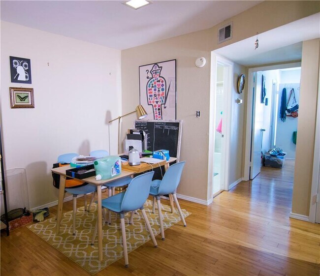 202 E 45th St Austin, TX 78751 photo 3
