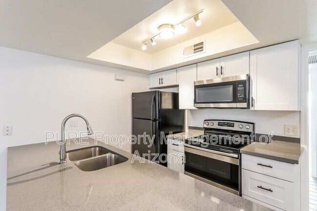 8842 North 8th St Phoenix, AZ 85020 photo 2