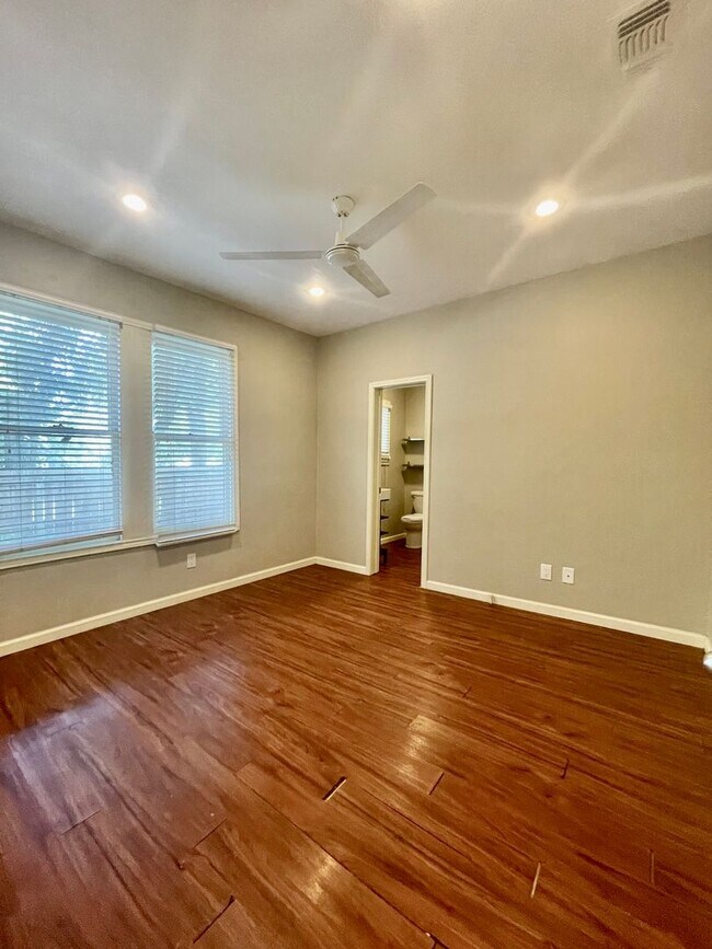 333 W Hutchison St San Marcos, TX 78666 photo 3