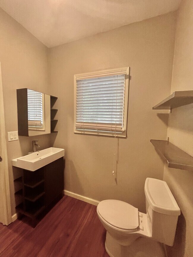 333 W Hutchison St San Marcos, TX 78666 photo 5