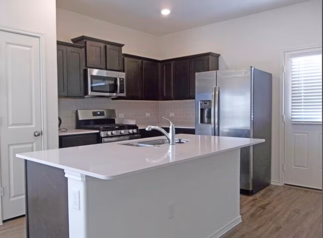 15209 Spruce Frost Cv Del Valle, TX 78617 photo 4