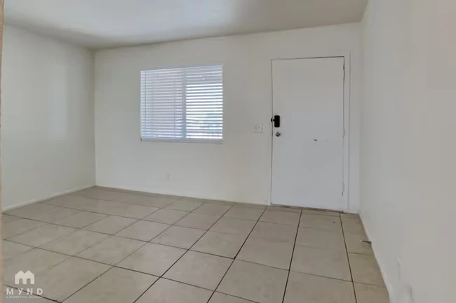 6657 W Ocotillo Rd Glendale, AZ 85301 photo 4