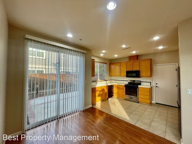 461 Blue Flax Ct photo 3