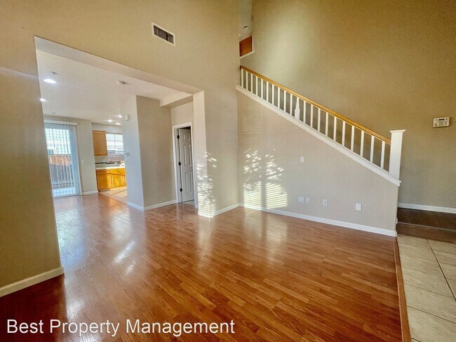 461 Blue Flax Ct photo 2