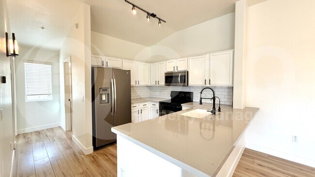 1350 S Greenfield Rd Mesa, AZ 85206 photo 4