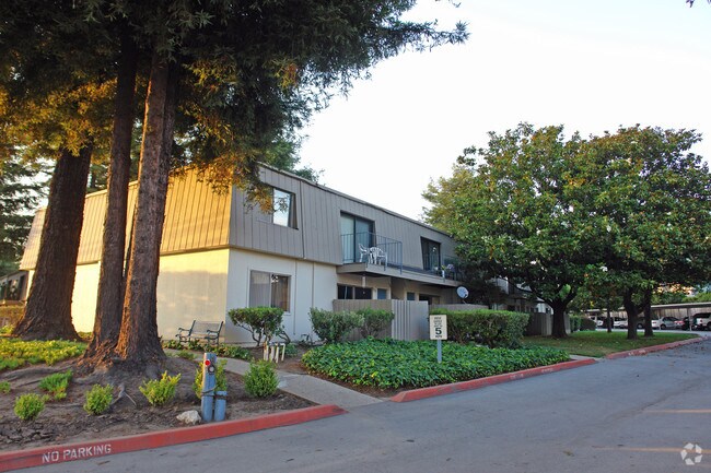 2BR/1BA Apartment on 46th Avenue · Capitola photo 2