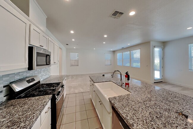 5220 Julia Berger Cir Fairfield, CA 94534 photo 4