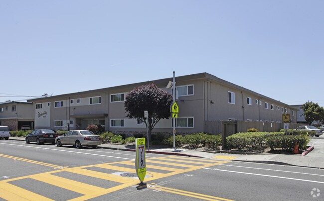 PARKSIDE APARTMENTS photo 2