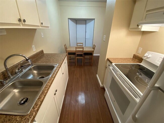 3316 Guadalupe St Austin, TX 78705 photo 4