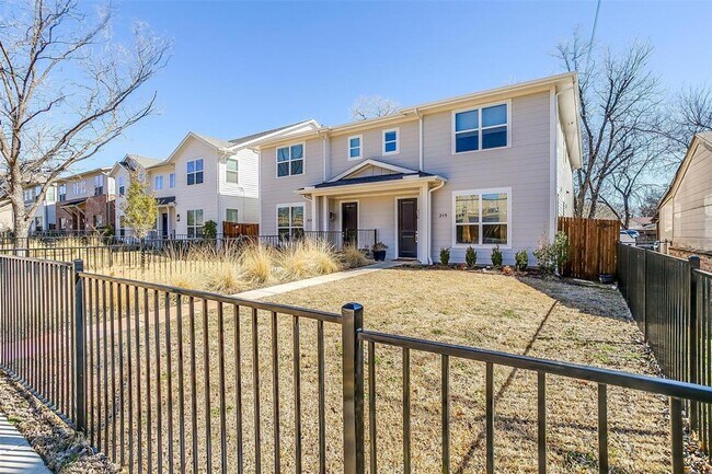 215 Athenia Drive, Fort Worth, TX 76114 photo 2