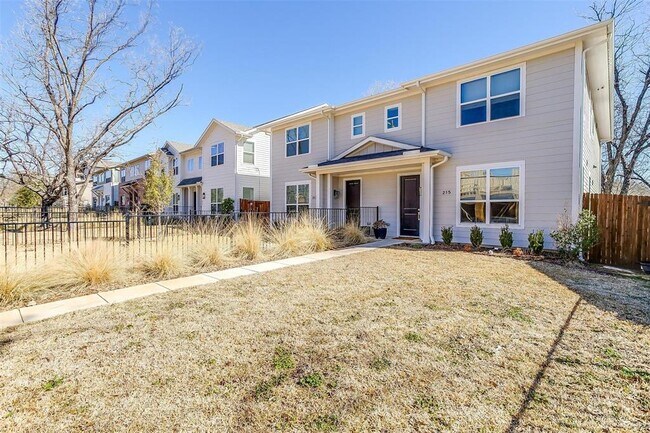 215 Athenia Drive, Fort Worth, TX 76114 photo 3