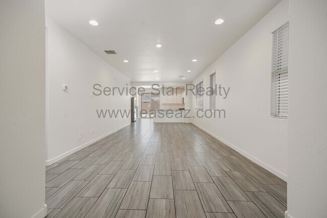 9129 W Sells Dr photo 4