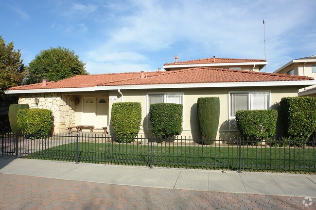 1396 Essex Way, San Jose, CA 95117 photo 2
