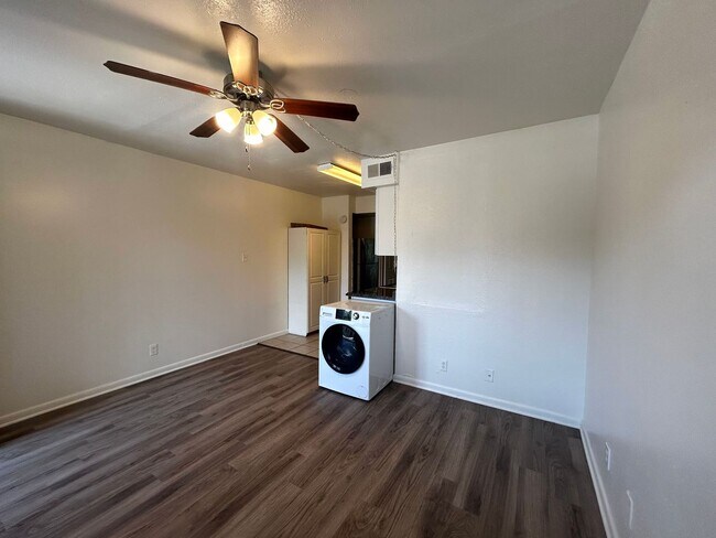 1010 W 23rd St Austin, TX 78705 photo 4