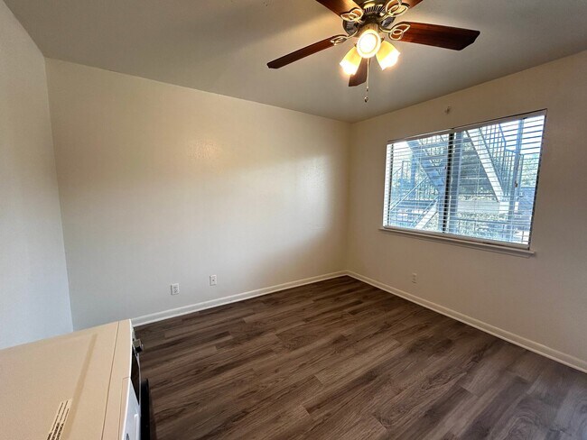 1010 W 23rd St Austin, TX 78705 photo 5