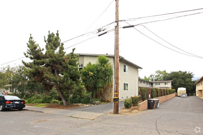 Park Drive Apartments photo 2