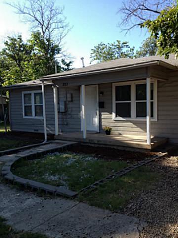 203 Ross Avenue, Euless, TX 76040 photo 2
