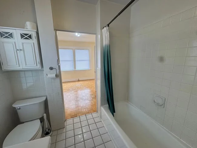 5913 Vallejo St Emeryville, CA 94608 photo 3